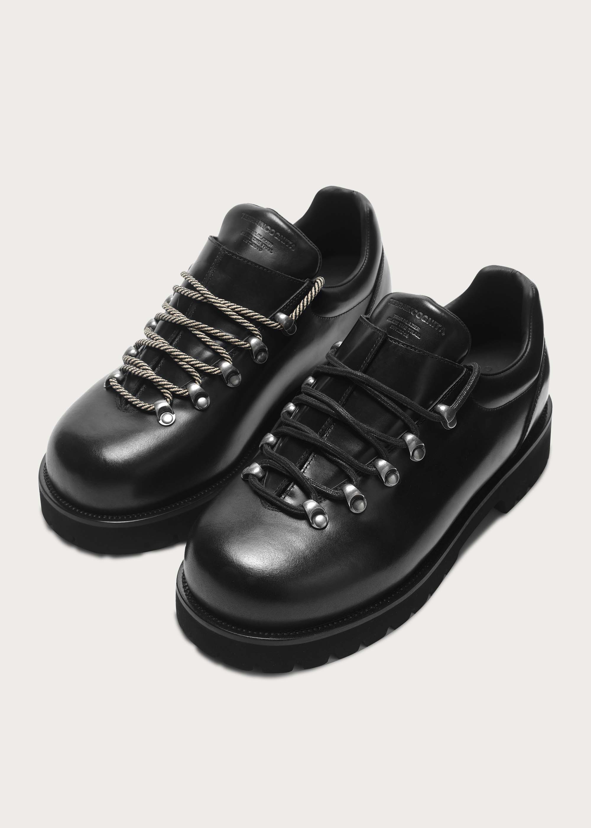 Outdoor-inspired hiking shoes Black - Image 11